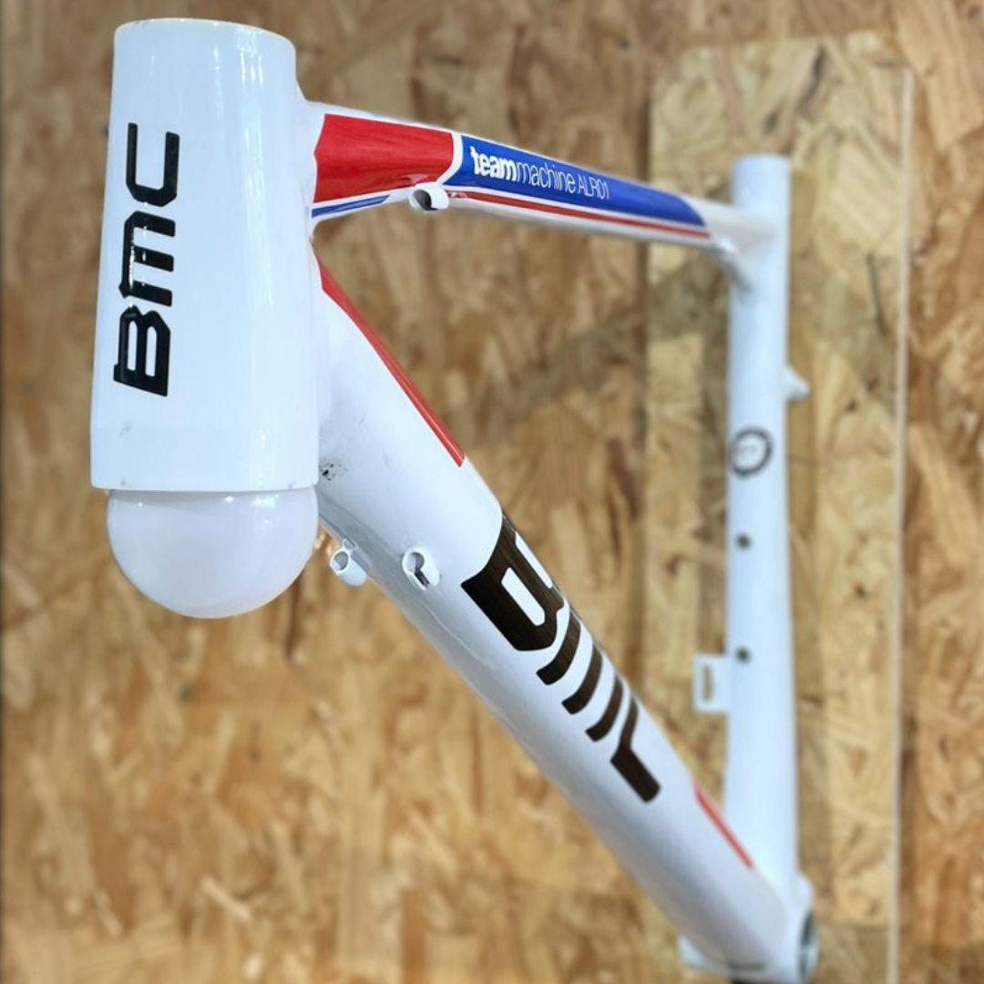 Luminária Quadro Bicicleta Alumínio BMC Road Avaria - Imagem 2