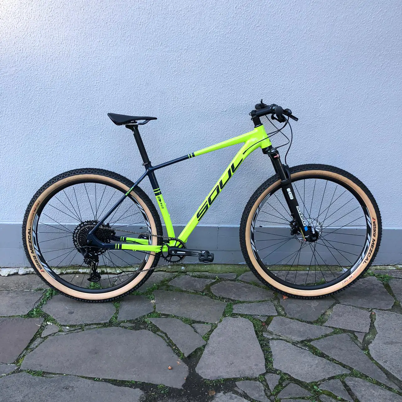 Bicicleta Soul SL329 Boost SX Suntour Canastra Tam L